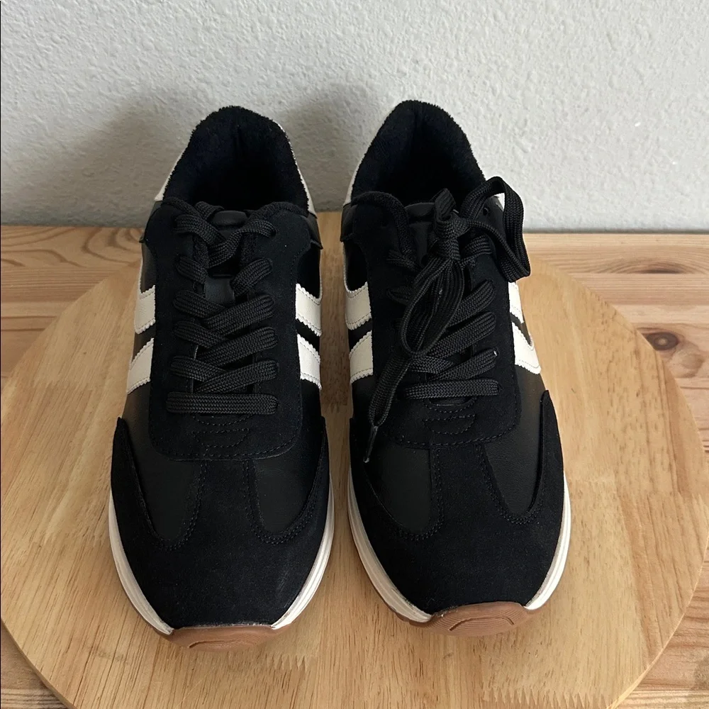 DV8 Jarry Womens Sneakers 9.5